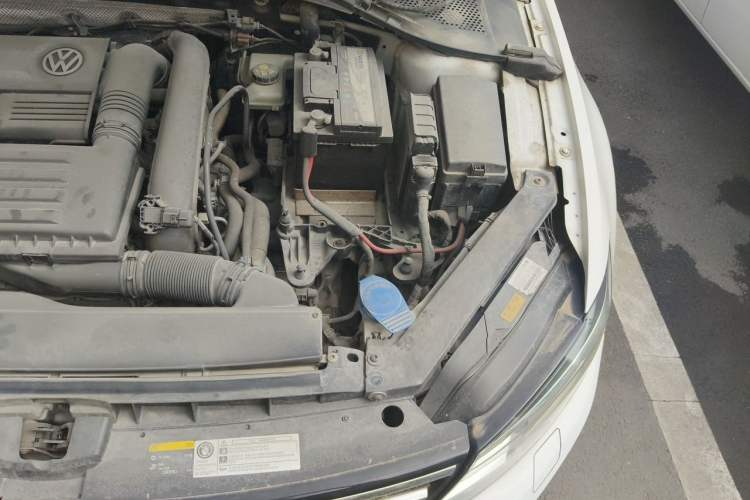 Used Volkswagen Lamando 2015 280TSI DSG Luxury Edition Engine Bay Left