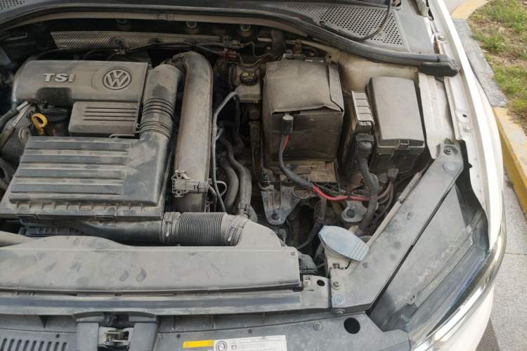 Used Volkswagen Lamando 2015 230TSI DSG Fashion Edition Engine Bay Left