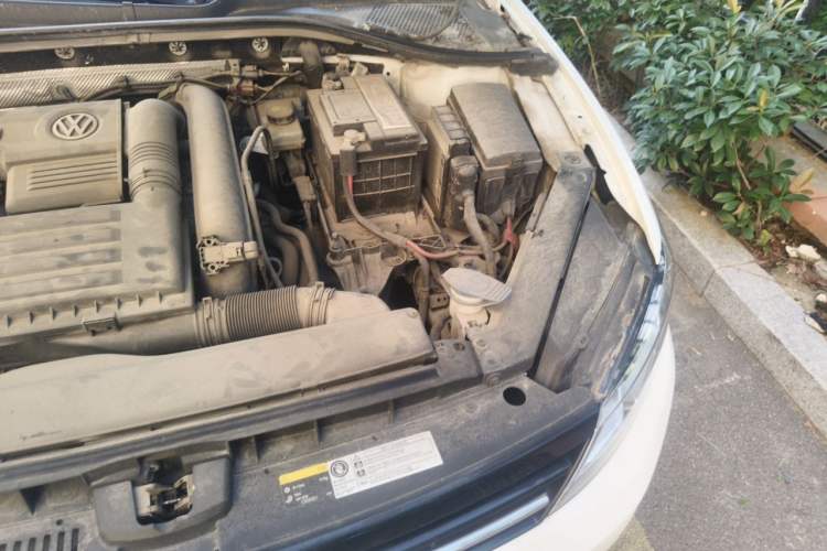 Used Volkswagen Lamando 2015 230TSI DSG Fashion Edition Engine Bay Left
