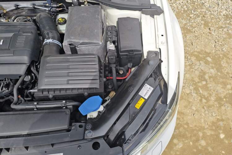 Used Volkswagen Lamando 2015 330TSI DSG Luxury Edition Engine Bay Left