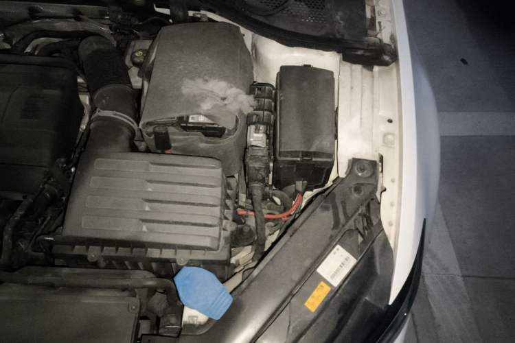 Used Volkswagen Lamando 2015 330TSI DSG Luxury Edition Engine Bay Left