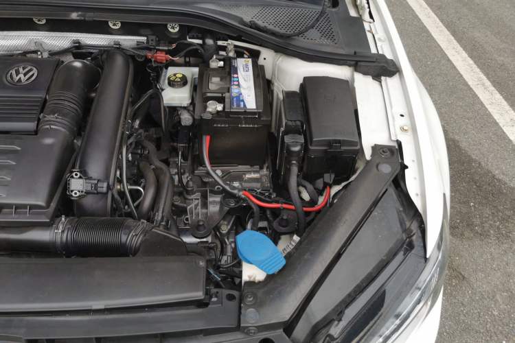 Used Volkswagen Lamando 2015 280TSI DSG Comfort Edition Engine Bay Left