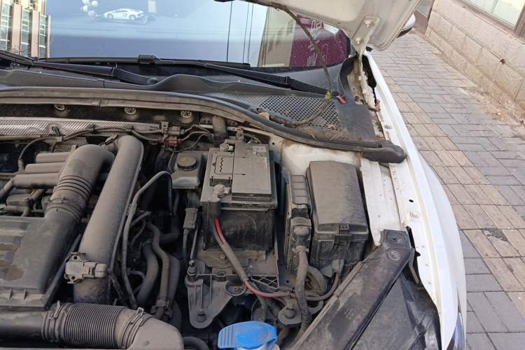 Used Volkswagen Lamando 2015 280TSI DSG Comfort Edition Engine Bay Left