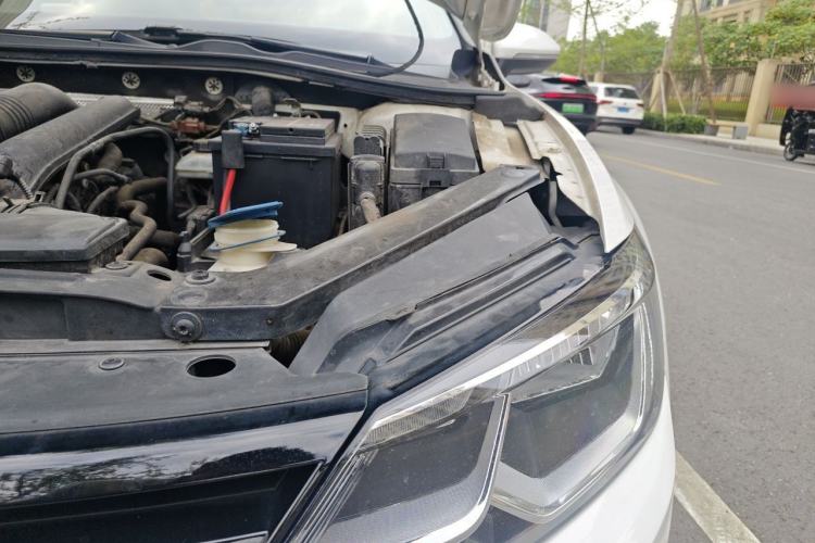 Used Volkswagen Lamando 2015 280TSI DSG Comfort Edition Engine Bay Left