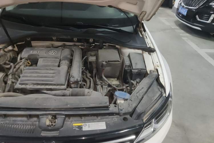 Used Volkswagen Lamando 2015 230TSI DSG Fashion Edition Engine Bay Left
