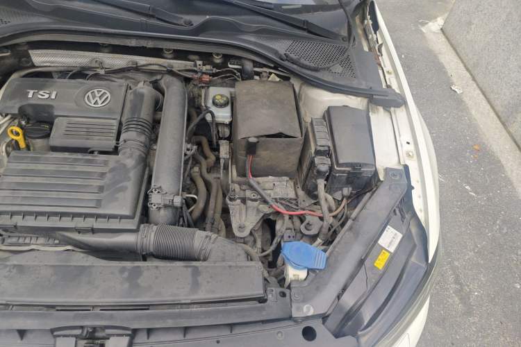 Used Volkswagen Lamando 2015 280TSI DSG Luxury Edition Engine Bay Left