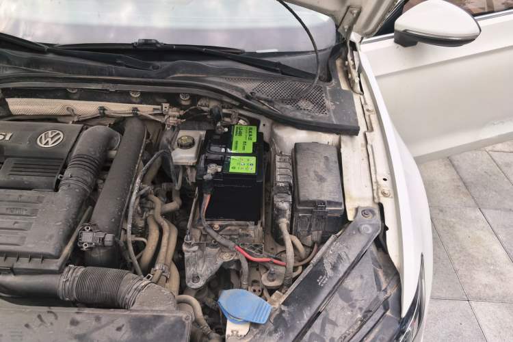 Used Volkswagen Lamando 2015 280TSI Manual Comfort Edition Engine Bay Left