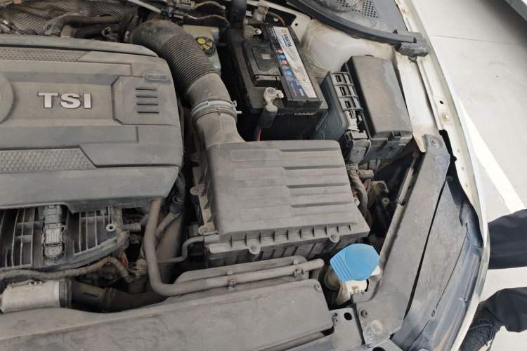 Used Volkswagen Lamando 2015 330TSI DSG Comfort Edition Engine Bay Left