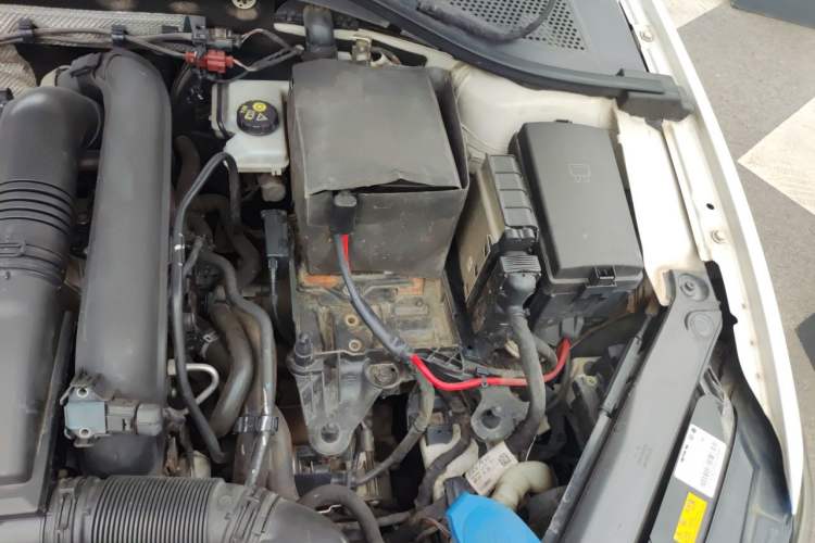 Used Volkswagen Lamando 2015 280TSI DSG Comfort Edition Engine Bay Left