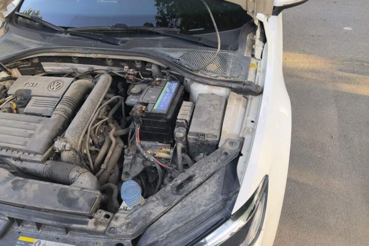Used Volkswagen Lamando 2015 280TSI DSG Comfort Edition Engine Bay Left