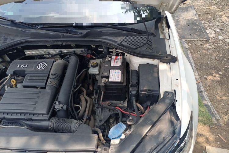 Used Volkswagen Lamando 2015 280TSI DSG Comfort Edition Engine Bay Left