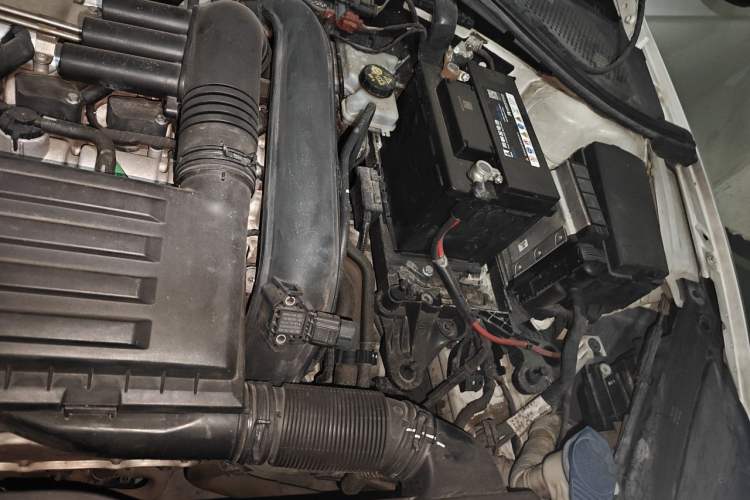 Used Volkswagen Lamando 2015 280TSI DSG Comfort Edition Engine Bay Left