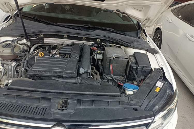 Used Volkswagen Lamando 2015 280TSI DSG Luxury Edition Engine Bay Left