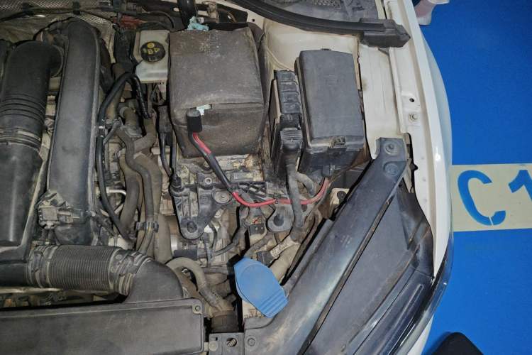 Used Volkswagen Lamando 2015 280TSI DSG Comfort Edition Engine Bay Left