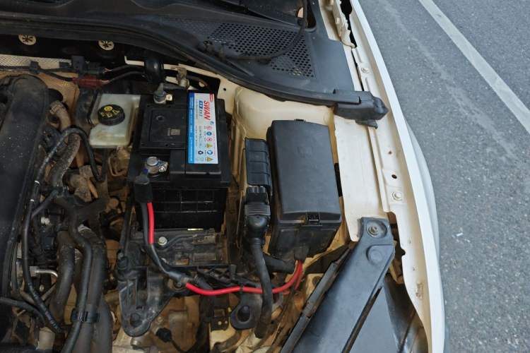 Used Volkswagen Lamando 2015 280TSI Manual Comfort Edition Engine Bay Left