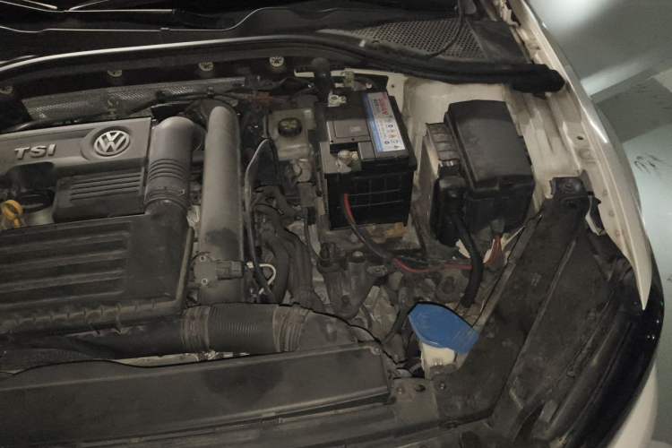 Used Volkswagen Lamando 2015 280TSI DSG Comfort Edition Engine Bay Left