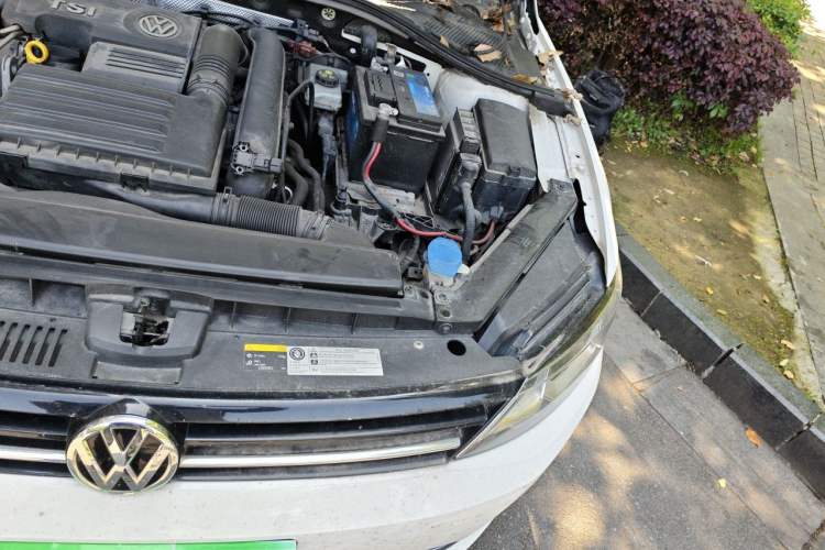 Used Volkswagen Lamando  Engine Bay Left
