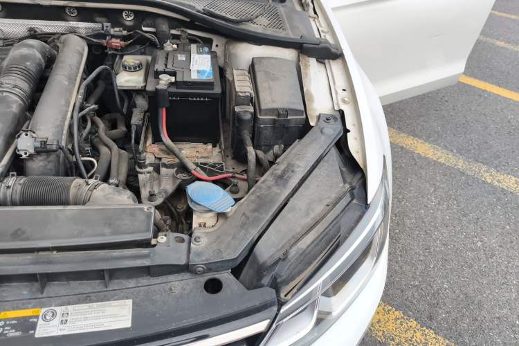 Used Volkswagen Lamando 2015 280TSI DSG Comfort Edition Engine Bay Left