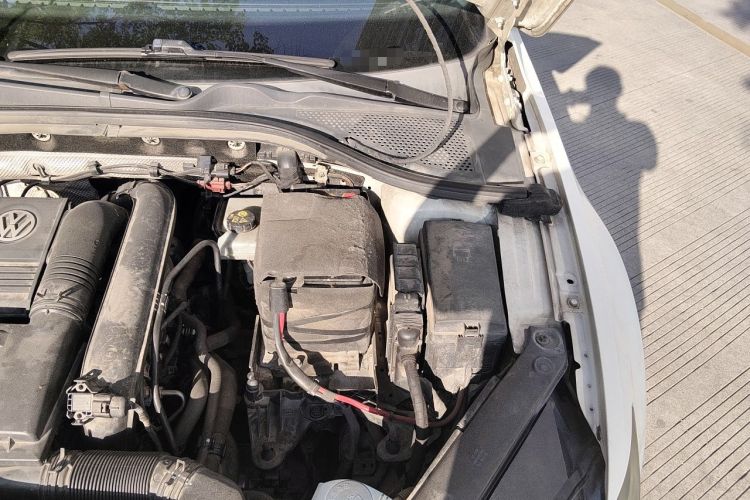 Used Volkswagen Lamando 2015 280TSI DSG Comfort Edition Engine Bay Left