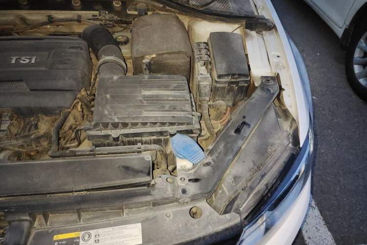 Used Volkswagen Lamando 2015 330TSI DSG Comfort Edition Engine Bay Left