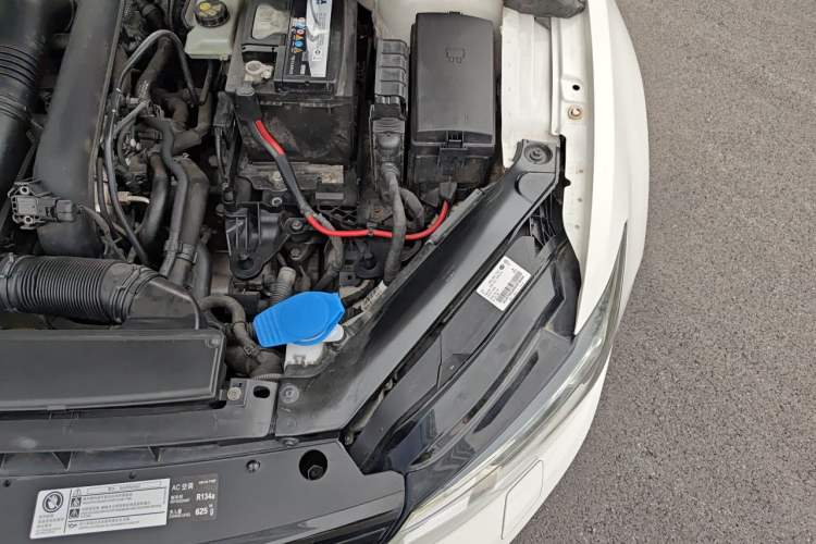 Used Volkswagen Lamando 2015 280TSI DSG Comfort Edition Engine Bay Left