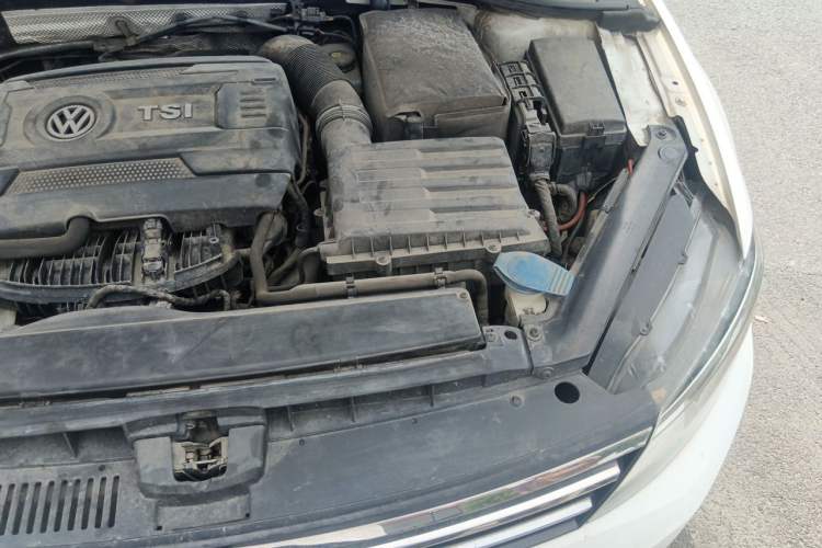 Used Volkswagen Lamando 2015 330TSI DSG Comfort Edition Engine Bay Left
