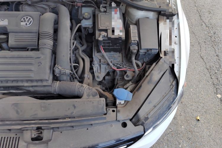 Used Volkswagen Lamando 2015 230TSI Manual Trend Edition Engine Bay Left
