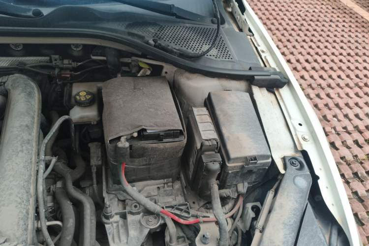 Used Volkswagen Lamando 2015 230TSI DSG Fashion Edition Engine Bay Left