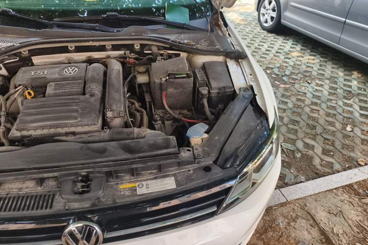 Used Volkswagen Lamando 2015 280TSI DSG Comfort Edition Engine Bay Left