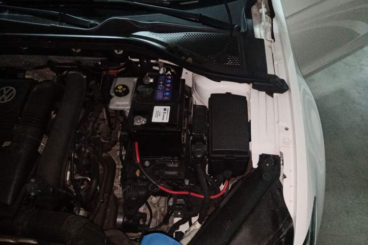 Used Volkswagen Lamando 2015 230TSI DSG Fashion Edition Engine Bay Left