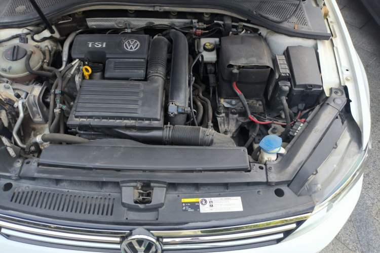 Used Volkswagen Lamando 2015 230TSI DSG Fashion Edition Engine Bay Left