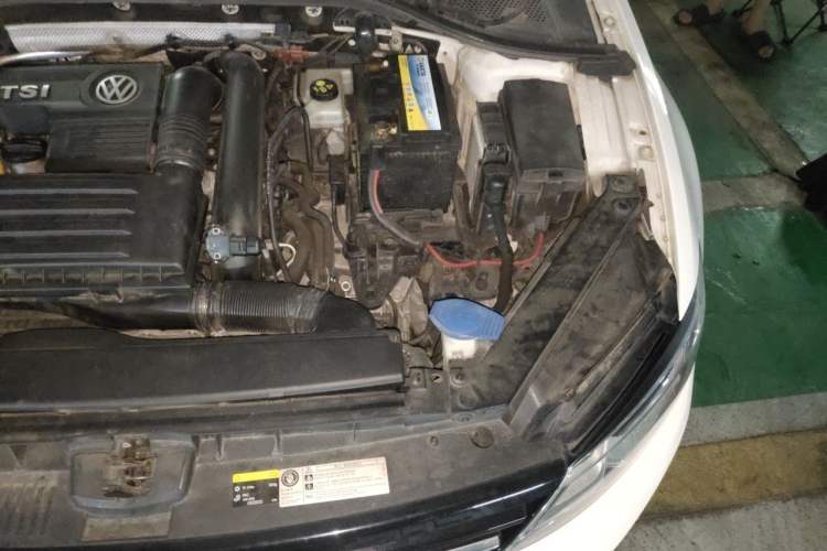 Used Volkswagen Lamando 2015 230TSI DSG Fashion Edition Engine Bay Left