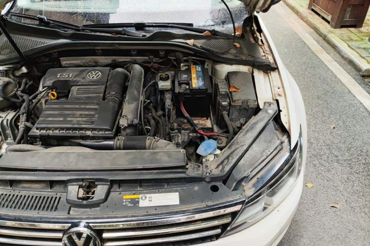 Used Volkswagen Lamando 2015 230TSI DSG Fashion Edition Engine Bay Left