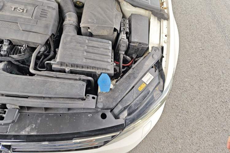 Used Volkswagen Lamando 2015 330TSI DSG Luxury Edition Engine Bay Left
