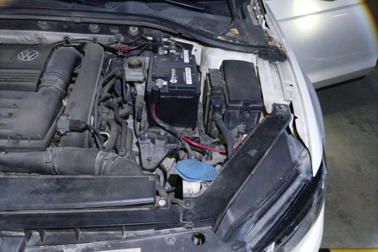 Used Volkswagen Lamando 2015 280TSI DSG Comfort Edition Engine Bay Left