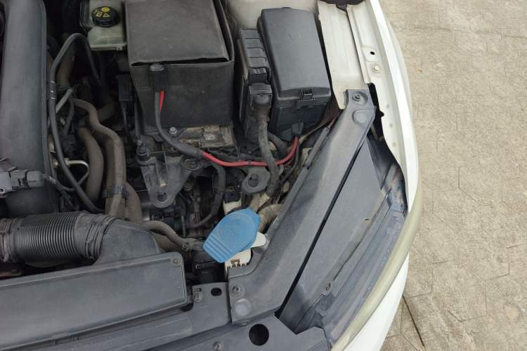 Used Volkswagen Lamando 2015 230TSI DSG Fashion Edition Engine Bay Left