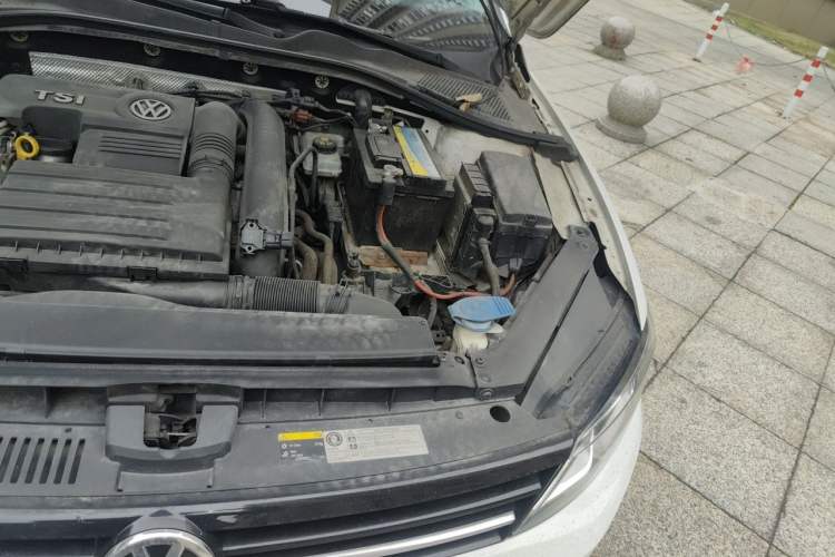 Used Volkswagen Lamando 2015 280TSI DSG Comfort Edition Engine Bay Left