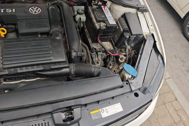 Used Volkswagen Lamando 2015 230TSI Manual Trend Edition Engine Bay Left