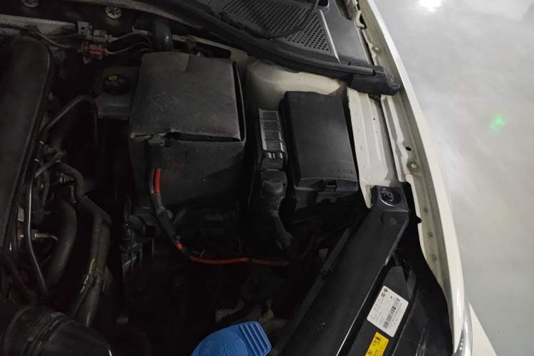 Used Volkswagen Lamando 2015 280TSI DSG Luxury Edition Engine Bay Left