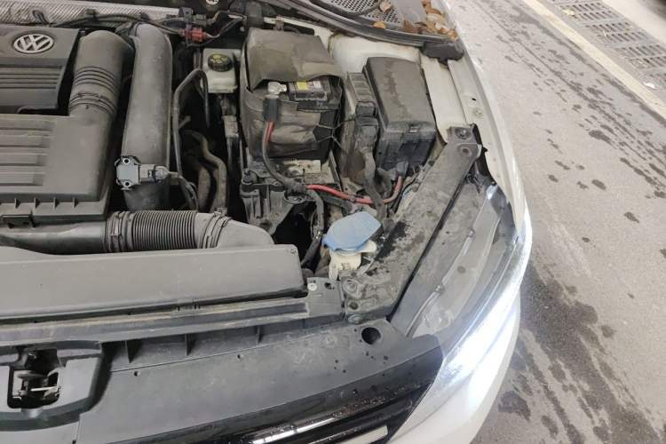 Used Volkswagen Lamando 2015 230TSI DSG Fashion Edition Engine Bay Left