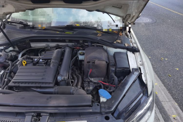 Used Volkswagen Lamando 2015 230TSI DSG Fashion Edition Engine Bay Left