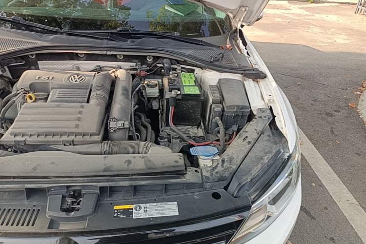 Used Volkswagen Lamando 2015 280TSI Manual Comfort Edition Engine Bay Left