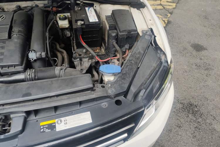 Used Volkswagen Lamando 2015 230TSI Manual Trend Edition Engine Bay Left