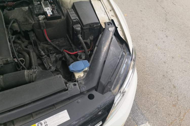 Used Volkswagen Lamando 2015 280TSI DSG Comfort Edition Engine Bay Left