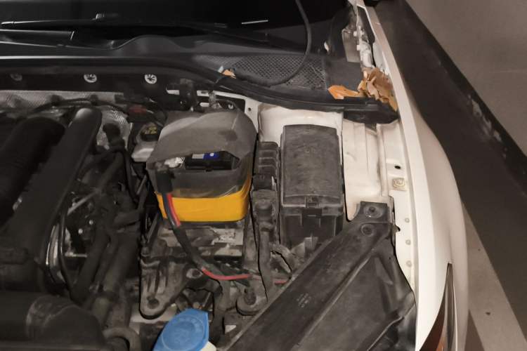 Used Volkswagen Lamando 2015 280TSI DSG Comfort Edition Engine Bay Left