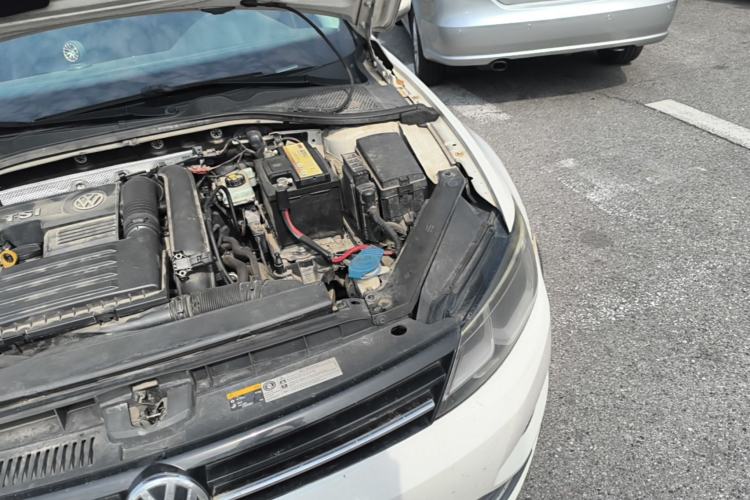 Used Volkswagen Lamando 2015 280TSI DSG Comfort Edition Engine Bay Left