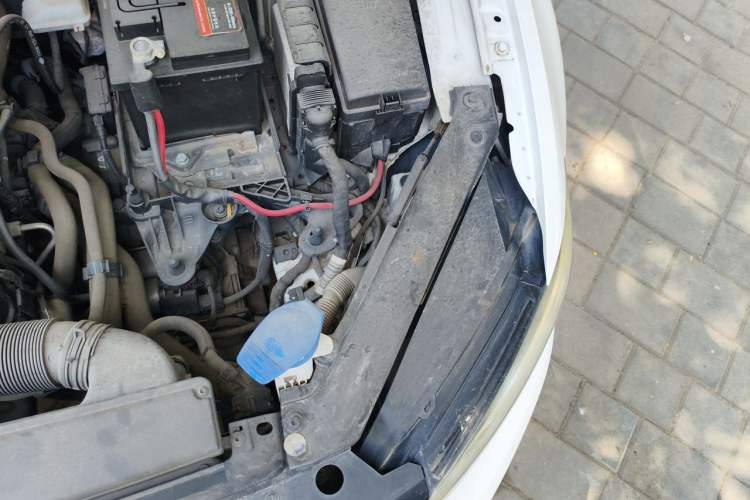 Used Volkswagen Lamando 2015 280TSI DSG Comfort Edition Engine Bay Left