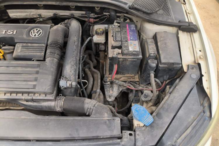 Used Volkswagen Lamando 2015 230TSI DSG Fashion Edition Engine Bay Left