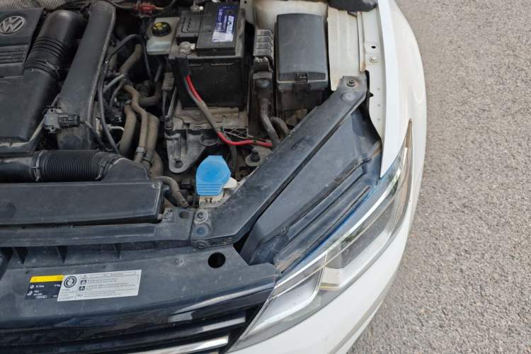 Used Volkswagen Lamando 2015 280TSI DSG Comfort Edition Engine Bay Left