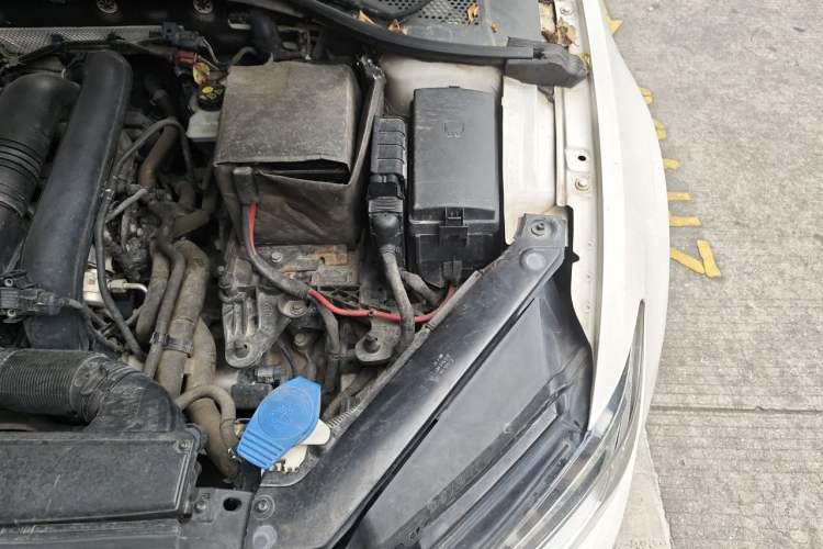 Used Volkswagen Lamando 2015 280TSI DSG Comfort Edition Engine Bay Left